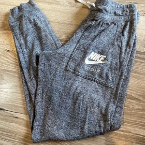 Nike Women’s Gray XS super soft sweatpants taper cotton drawstring
